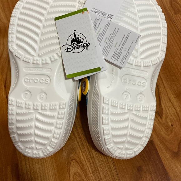 ✨NEW✨ NWT Disney World 50th Anniversary Cinderella Castle Crocs Size M7 W9 - Picture 8 of 8